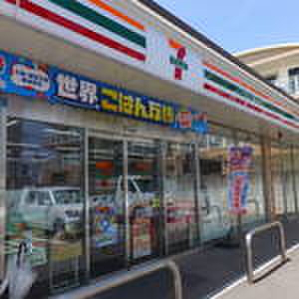 セブンイレブン(コンビニ)まで210m KRM　RESIDENCE　TSUKAGUCHI