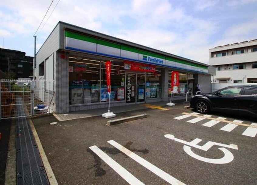 ファミリーマート 茨木小川町(コンビニ)まで600m ヴィル・ド・レーブ