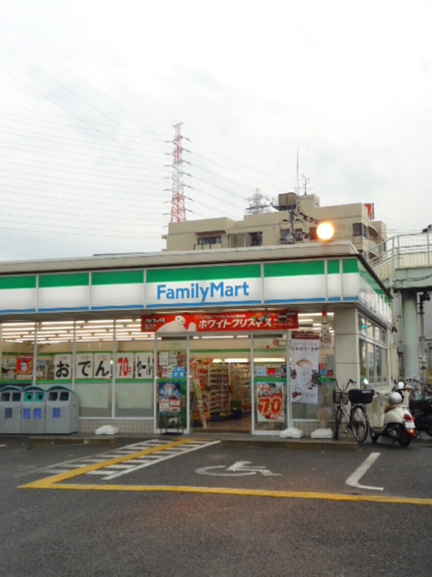 ファミリーマート門真上馬伏店(コンビニ)まで291m シャルマン池田３３