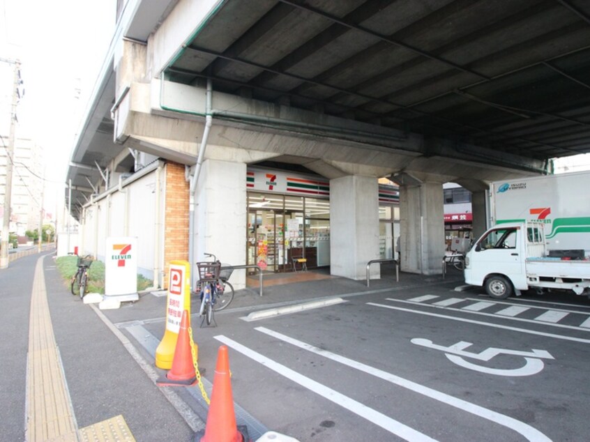 セブンンイレブン大和田駅西店(コンビニ)まで300m フリーディオ門真Ⅲ