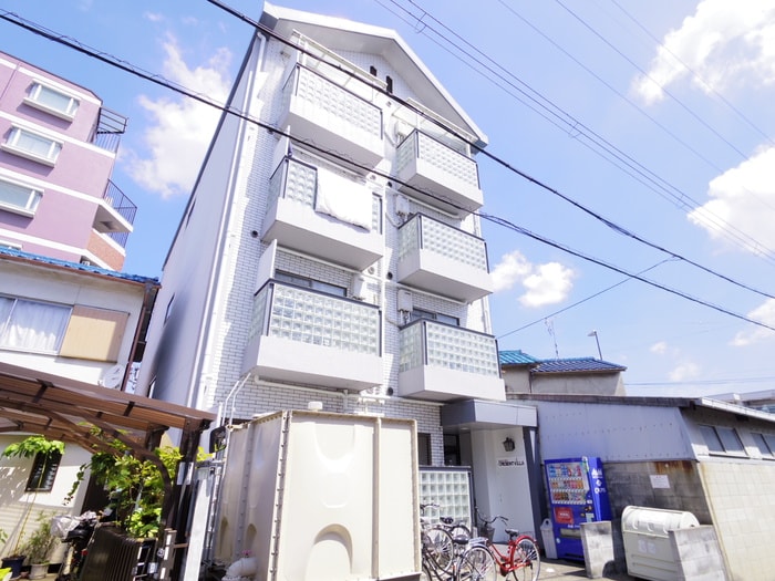 エントランス部分 クレセントヴィラ
