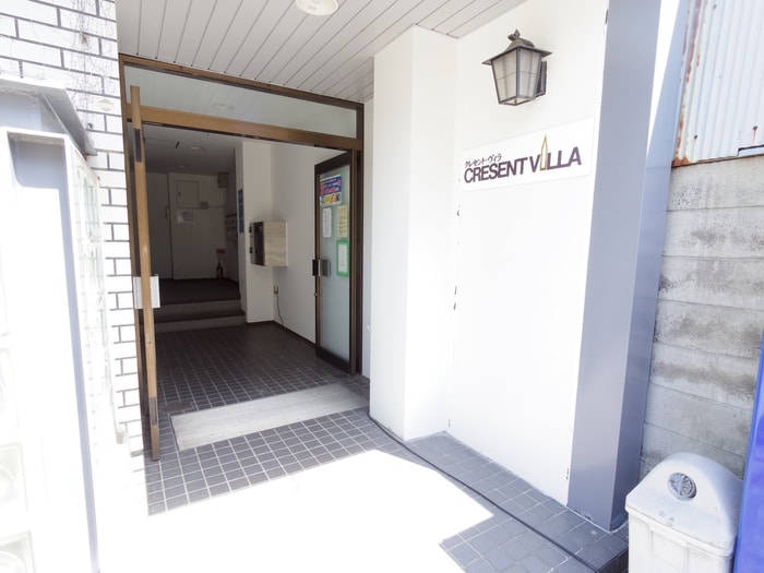 エントランス部分 クレセントヴィラ
