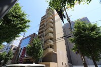 エヌイ－ワ－ルド尼崎