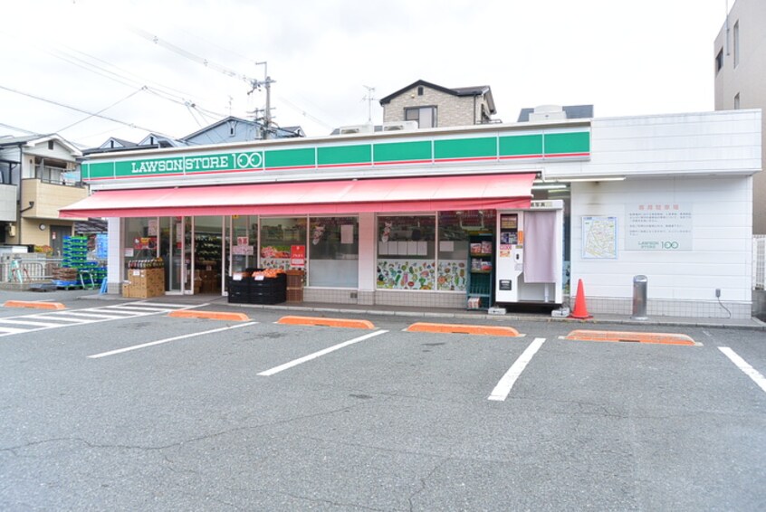 ローソンストア100 LS摂津昭和園店(コンビニ)まで295m sophia court桜町