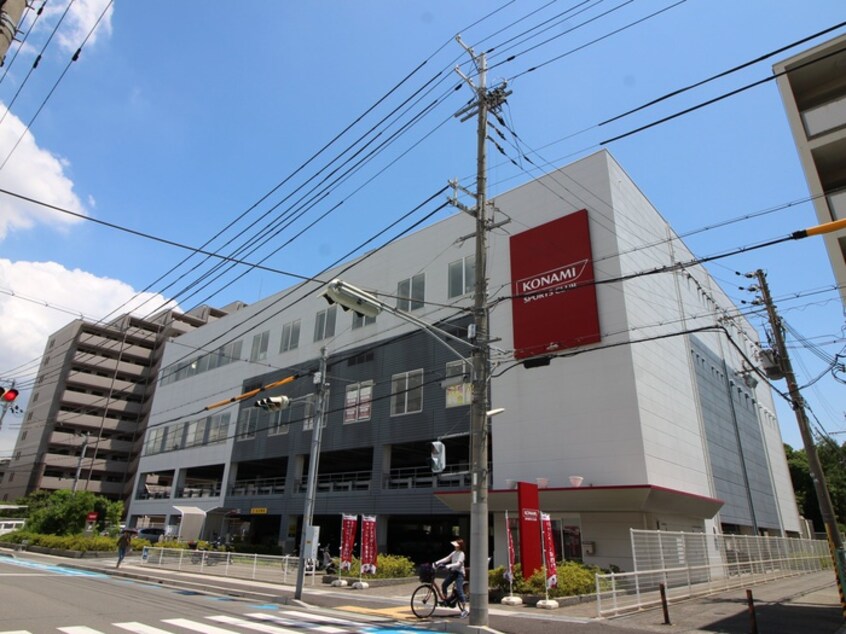 コナミスポーツ(その他飲食（ファミレスなど）)まで120m 中田マンション