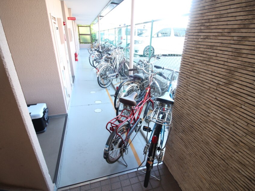 駐輪場 メゾンアリュール