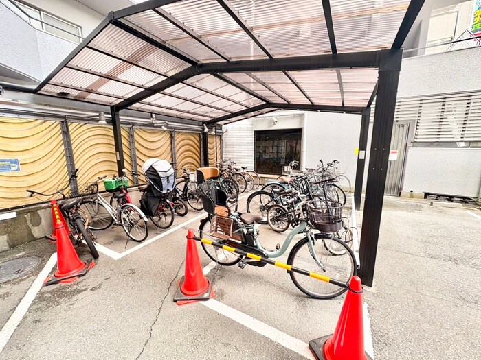 駐輪場 メゾン豊新