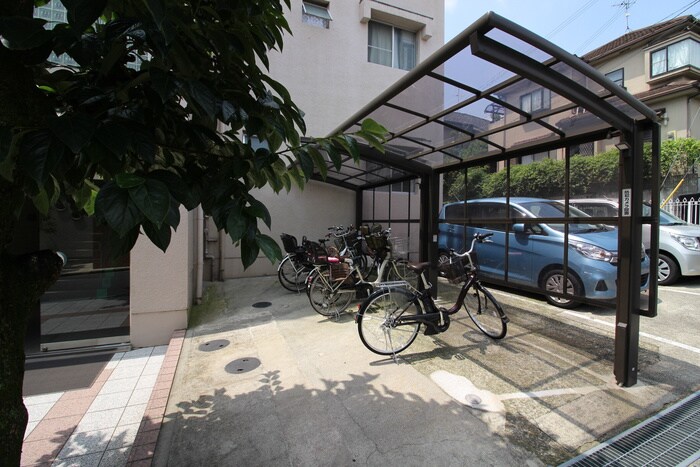 駐輪場 ハウジング静