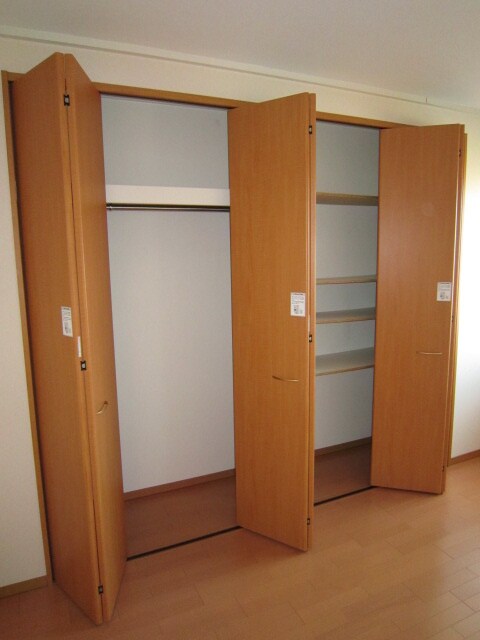 収納 ハウジング静