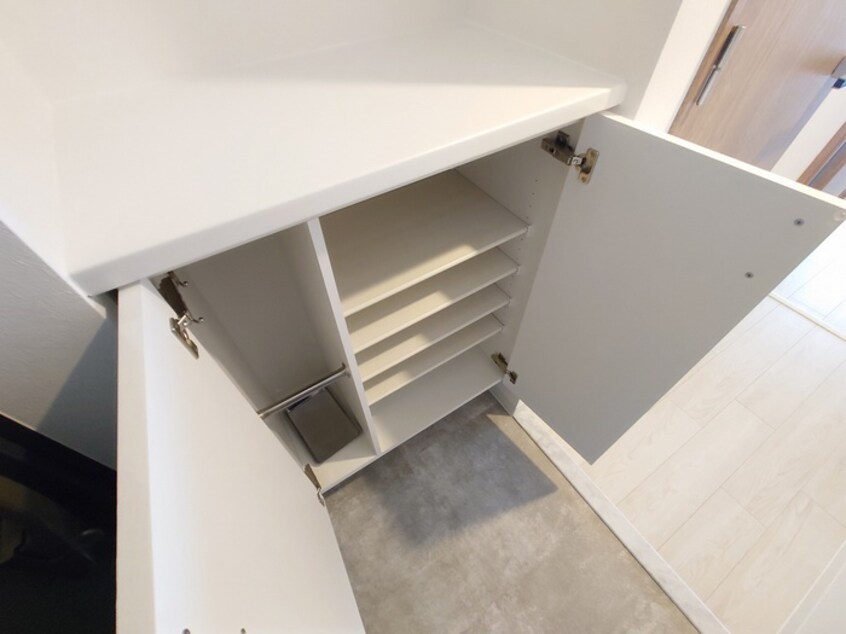 靴箱 ﾌｧｰｽﾄﾌｨｵｰﾚ神戸元町ﾃﾞｨﾓｰﾗ(404)