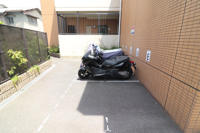 バイク置き場 セレ－ノル－チェ