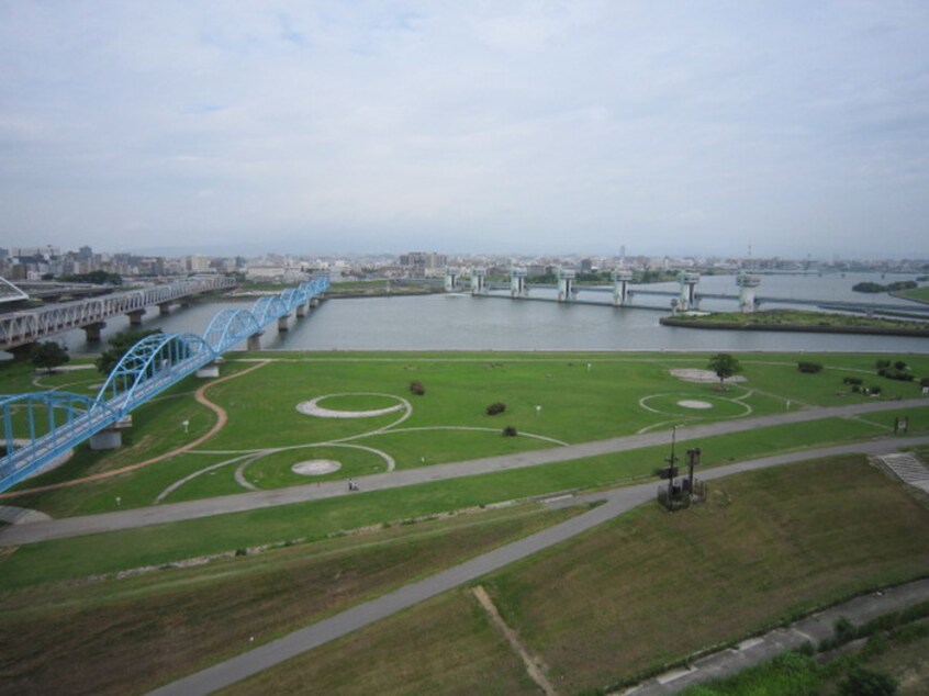 河川公園(公園)まで100m 第３河合ハイツ