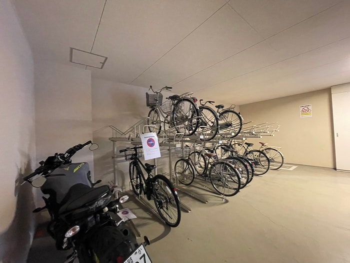 駐輪場 ラ・ウェゾン上沢通鴎風館