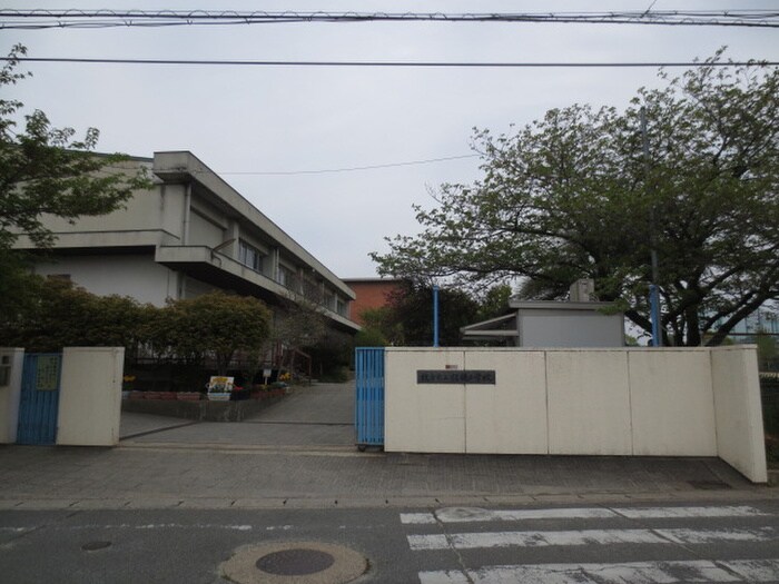 招提小学校(小学校)まで651m 招提元町古賀一戸建