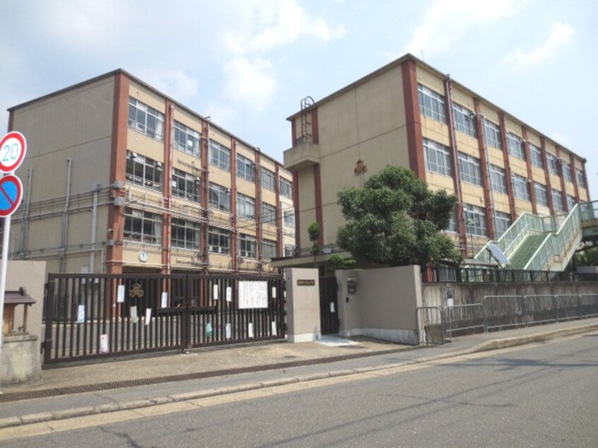 百々小学校(小学校)まで355m レオ松本