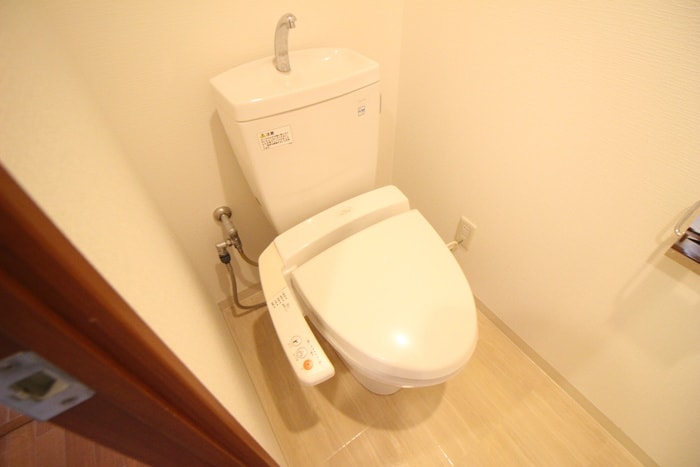 トイレ エスリ－ド宝塚(1014)