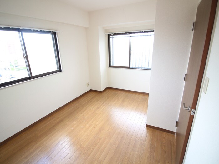 居室 ファミ－ル中野