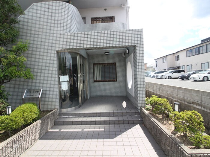 エントランス部分 ファミ－ル中野