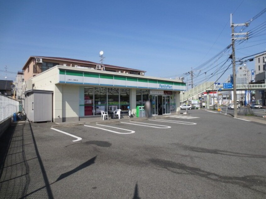 ファミリーマート上桂山田口店(コンビニ)まで700m ShaMaison ALIVIO