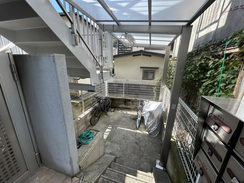 駐輪場 ロ－ズバンク