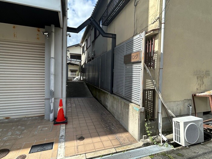 エントランス部分 ロ－ズバンク