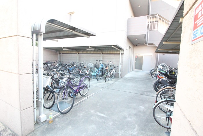 駐輪場 イ－グル山手