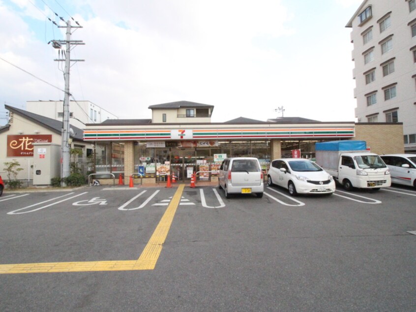 セブンイレブン(コンビニ)まで83m 白龍ビル