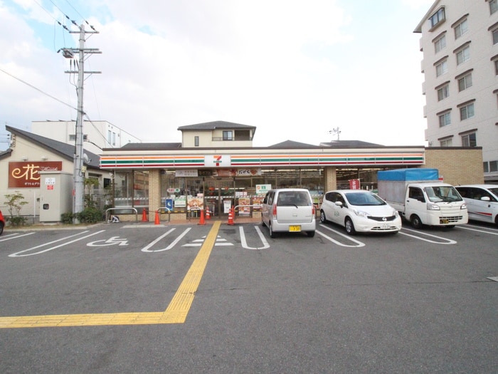 セブンイレブン(コンビニ)まで83m 白龍ビル