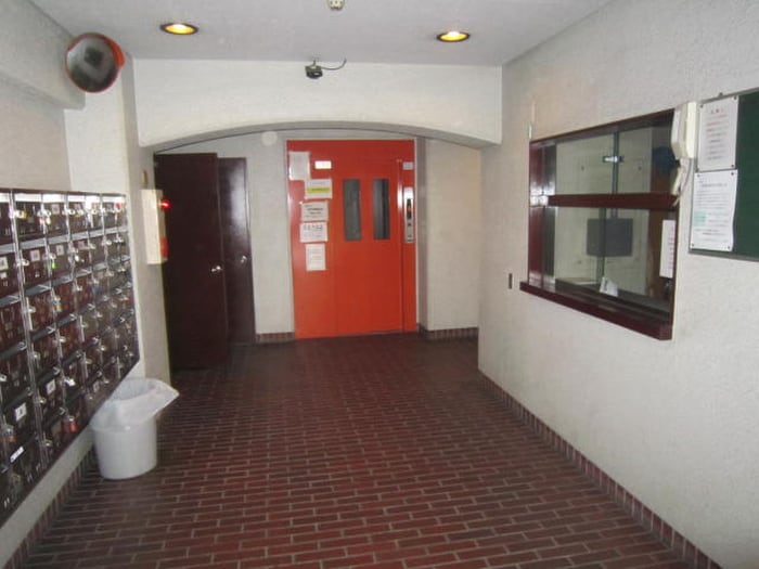 エントランス部分 ハイツメルローズ