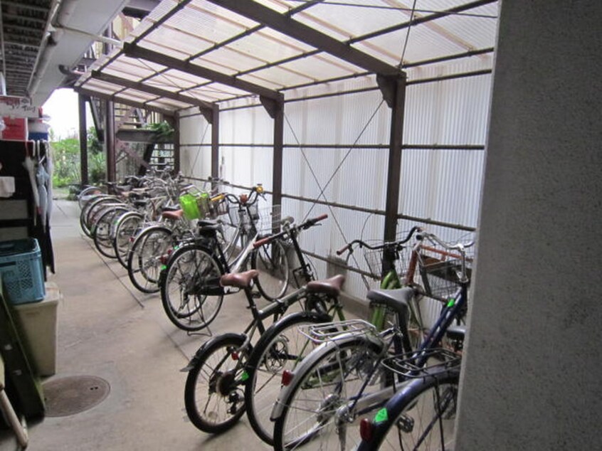 駐輪場 ハイツメルローズ
