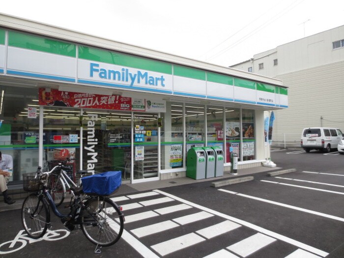 ファミリーマート(コンビニ)まで120m メイプルチハナ