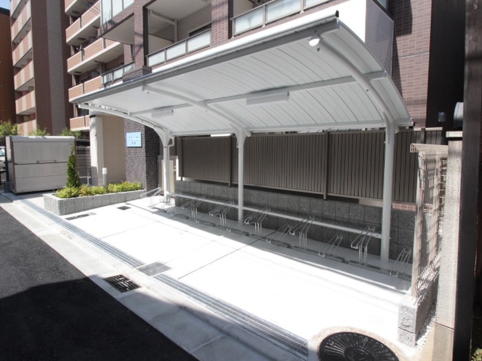 駐輪場 エイチ・ツーオー布施