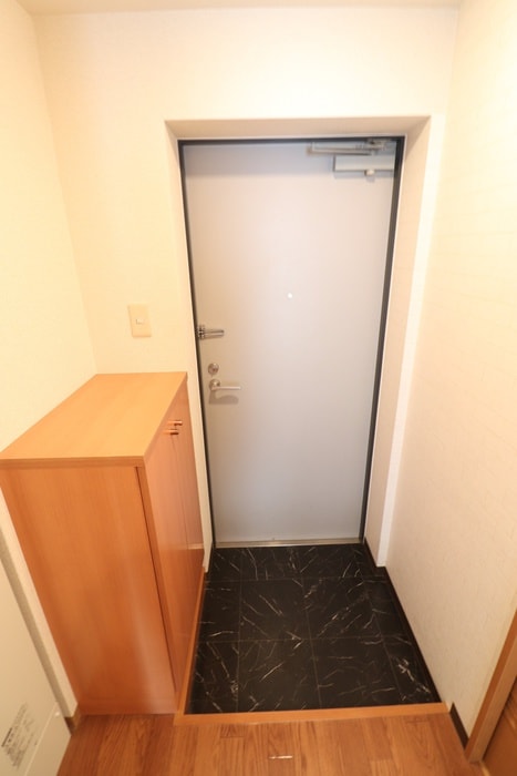 玄関 ロ－サセタ