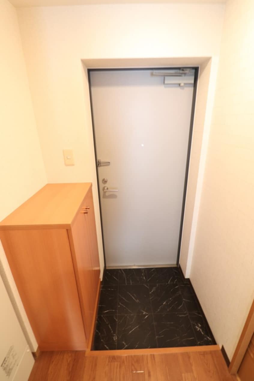 玄関 ロ－サセタ