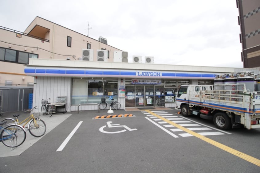 ローソン(コンビニ)まで650m Ｌｕｘｅ淡路Ⅱ