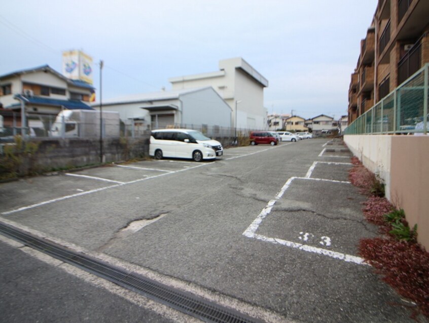 駐車場 アヴィタション岡町