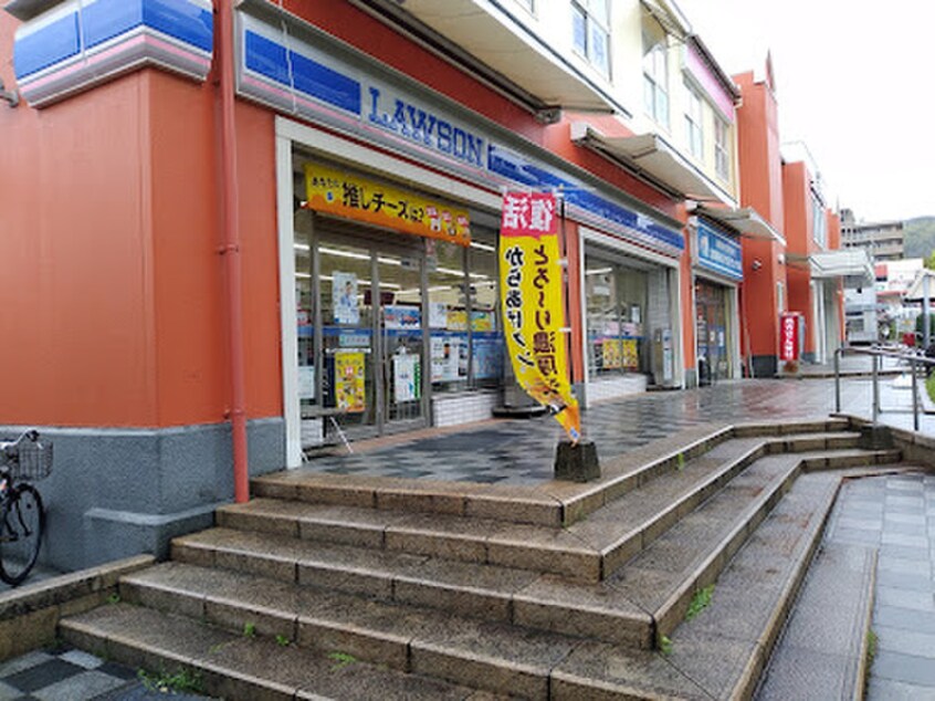 ローソン 高槻奈佐原二丁目店(コンビニ)まで800m サンガーデンリーフ