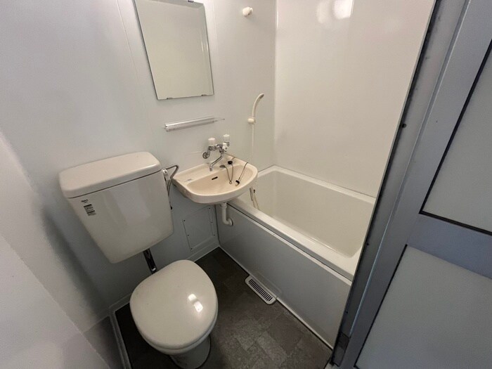 バス／シャワールーム等 中央ビル