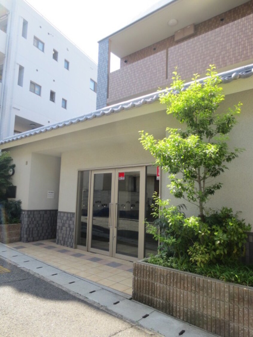 エントランス部分 ラ・ウェゾン大石南町
