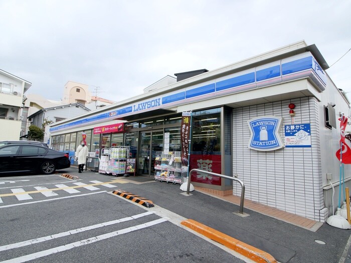 ローソン桜塚店(コンビニ)まで316m ナカツカハイツ