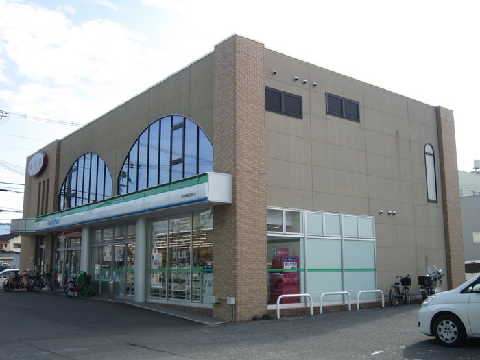 ファミリ－マ－ト(コンビニ)まで450m アトレッテ　ジーロ