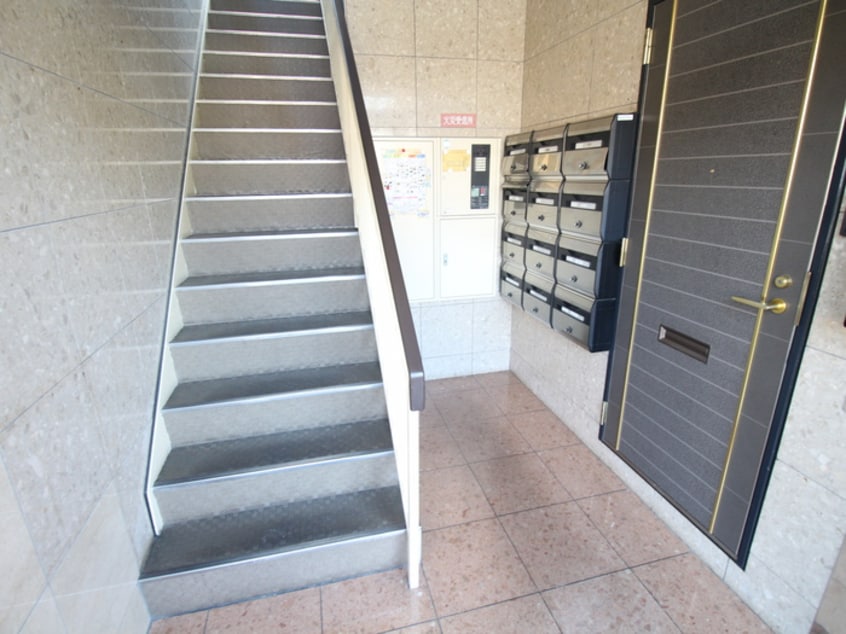 エントランス部分 ノアーズ・アーク千里山田