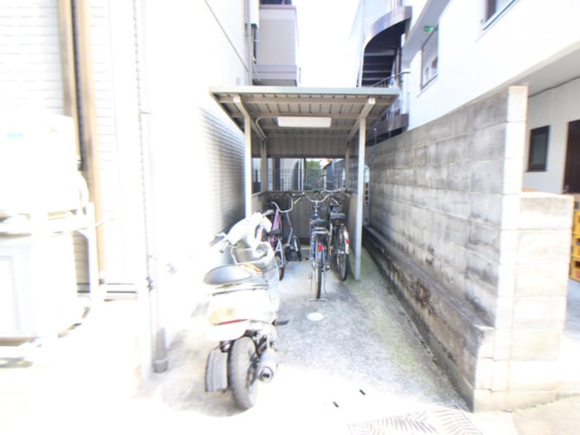 駐輪場 チ・グレイス