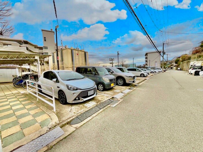 駐車場 上野芝A団地1号棟(1015)