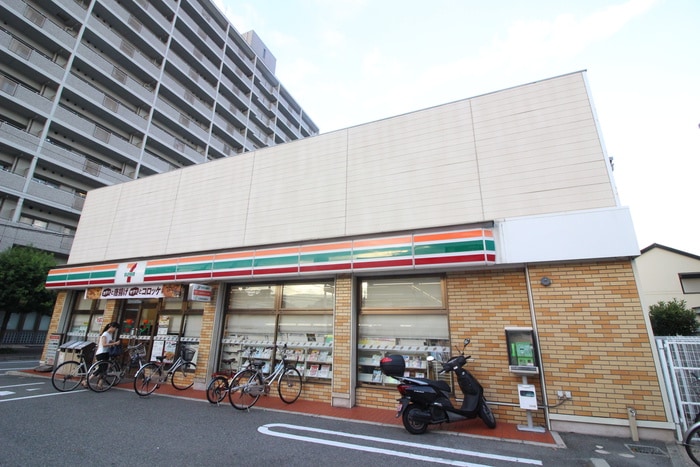 セブンイレブン(コンビニ)まで220m 不二屋マンション
