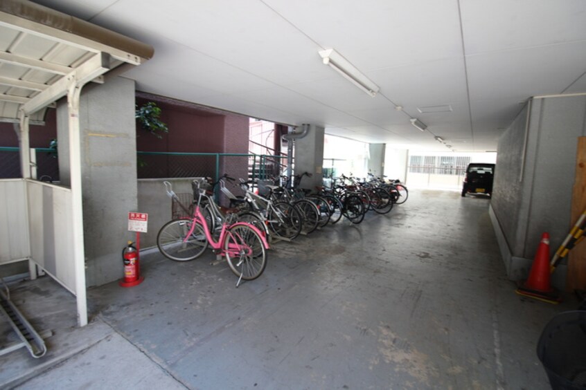 駐輪場 ジオナ新大阪