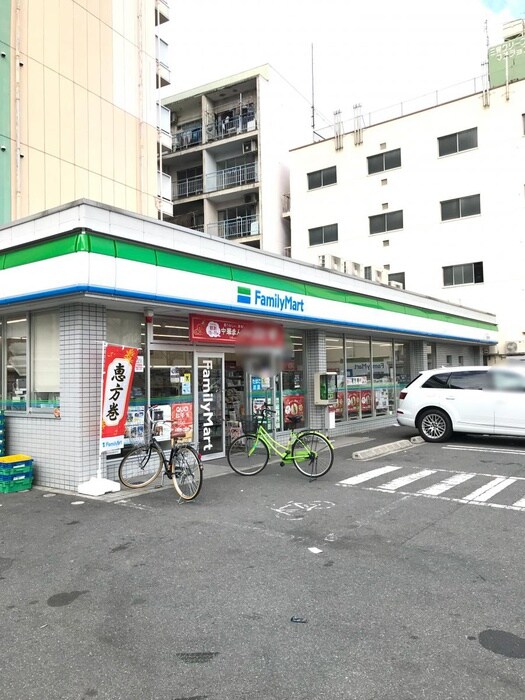 ファミリーマート浪速塩草店(コンビニ)まで240m 塩草3丁目借家