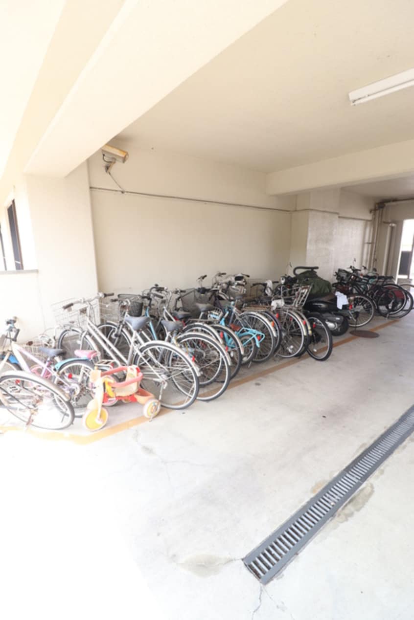 駐輪場 石山古都ハウス