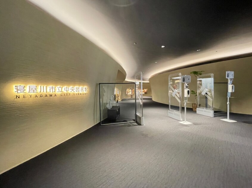 寝屋川市立中央図書館(図書館)まで862m ｕｒｏ桜木町