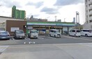 FamilyMart(コンビニ)まで300m スプランディッド難波ＷＥＳＴⅢ